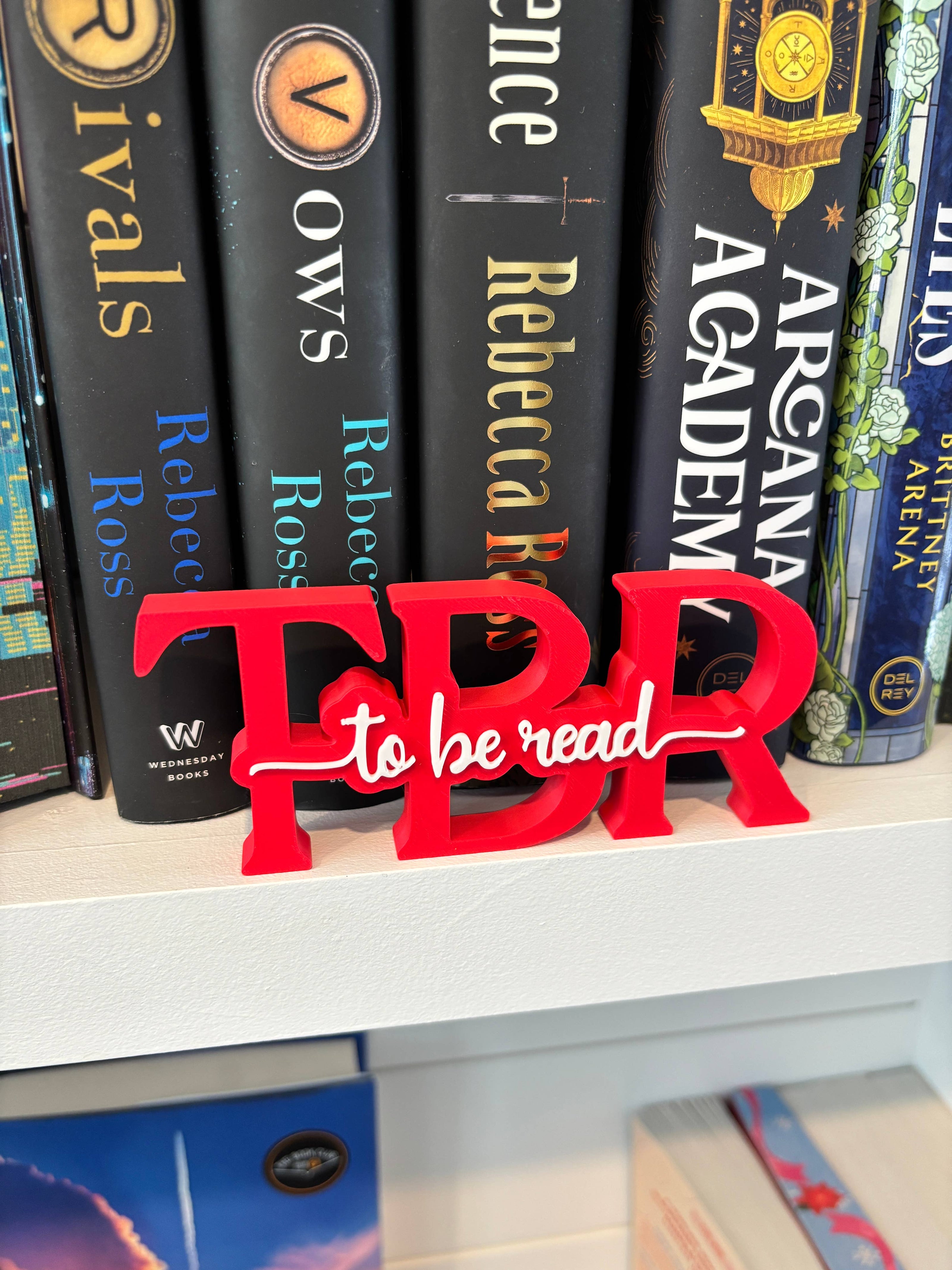 To Be Read (TBR) Standing Shelf Sign: Pink