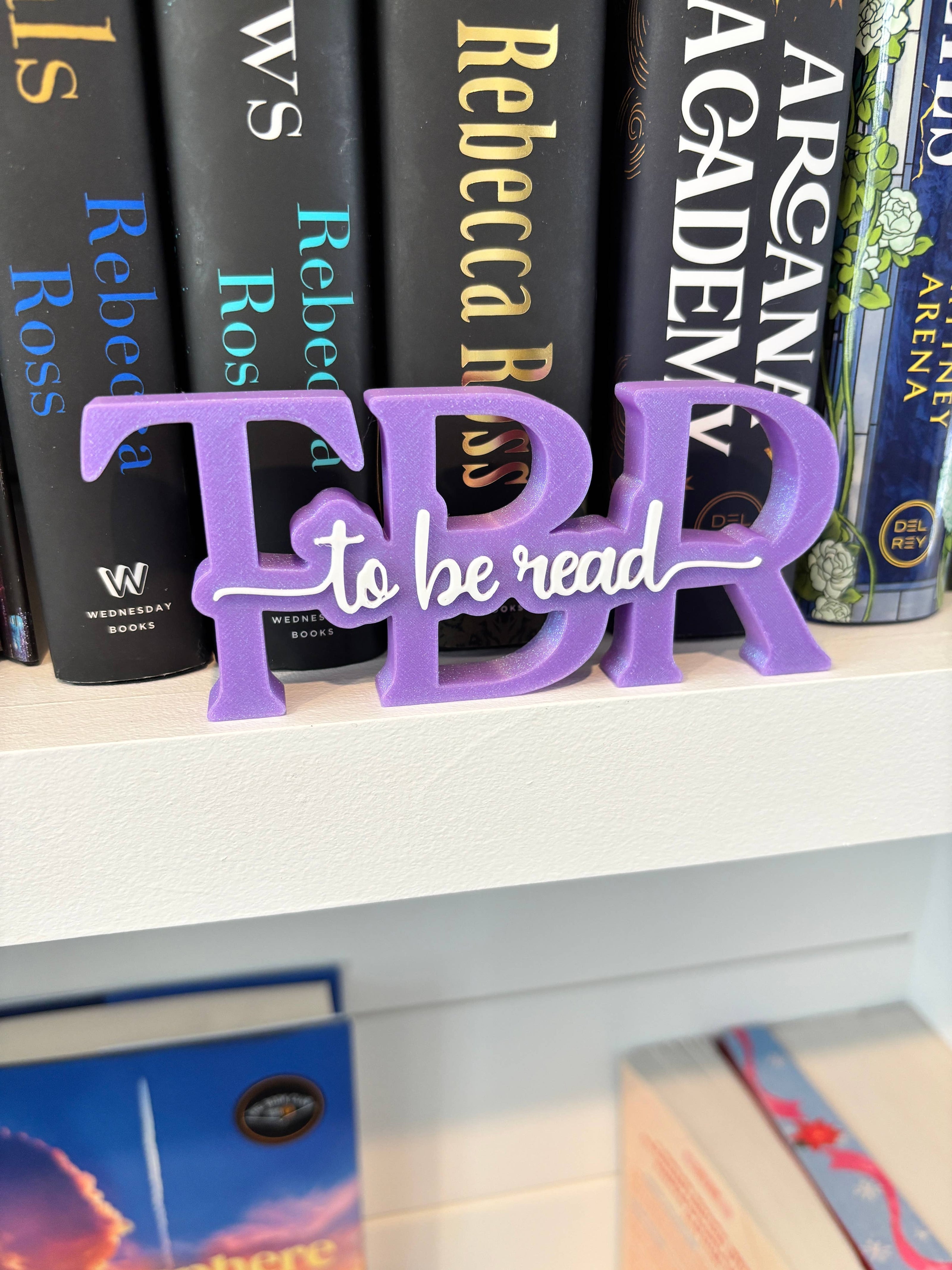 To Be Read (TBR) Standing Shelf Sign: Pink